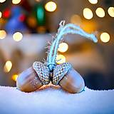 Dekorácie - Vianočná dekorácia z dvojitých žaluďov - 15904122_