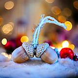 Dekorácie - Vianočná dekorácia z dvojitých žaluďov - 15904126_