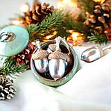 Dekorácie - Vianočné ozdoby zo žaluďov, strieborné - 15905025_
