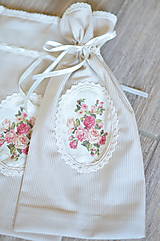 Úžitkový textil - Romantické ružičkové vrecúško - 15907567_