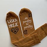 Ponožky, pančuchy, obuv - Maľované ponožky s nápisom “LÁSKA HREJE, ale ponožky sú ponožky :) (Horčicové) - 15906823_