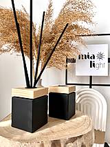 Dekorácie - Moderný a minimalistický difuzér z čierneho matného skla s vekom z prírodného dreva 100 ml - 15909414_