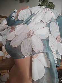 Šatky - Dymová modrá s bielymi kvetmi - 15910756_