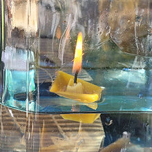Sviečky - Plávajúca sviečka - lodička z včelieho vosku - 6 ks - 15911814_