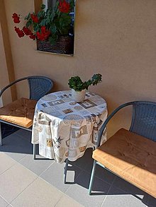 Úžitkový textil - Podsedáky pre záhradné sedenie a stoličky/ farba gaštanová koženkový vzhľad (Stoličky/4 gombíky) - 15915078_