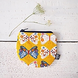 Peňaženky - Peňaženka - motýle na žltej - 15914372_