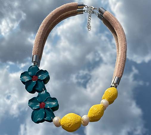 Citronový náhrdelník s květinami
