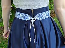 Opasky - Svadobný folklórny opasok z korálok v modro-bielej farbe - 15915166_