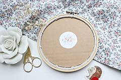 Dekorácie - Jemná výšivka Harmanček a lístky ♡ - 15917779_