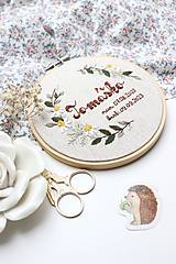 Dekorácie - Jemná výšivka Harmanček a lístky ♡ - 15917781_