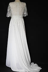 Šaty - Svadobné šaty s hlbokým V výstrihom a dlhou vlečkou - 15916838_