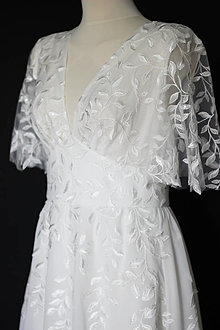Šaty - Svadobné šaty s hlbokým V výstrihom a dlhou vlečkou - 15916834_