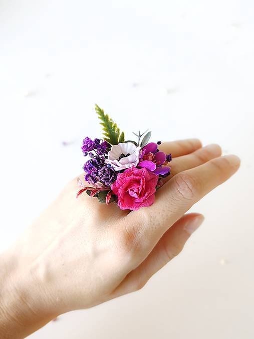 Kvetinový prstienok "s láskou k životu"