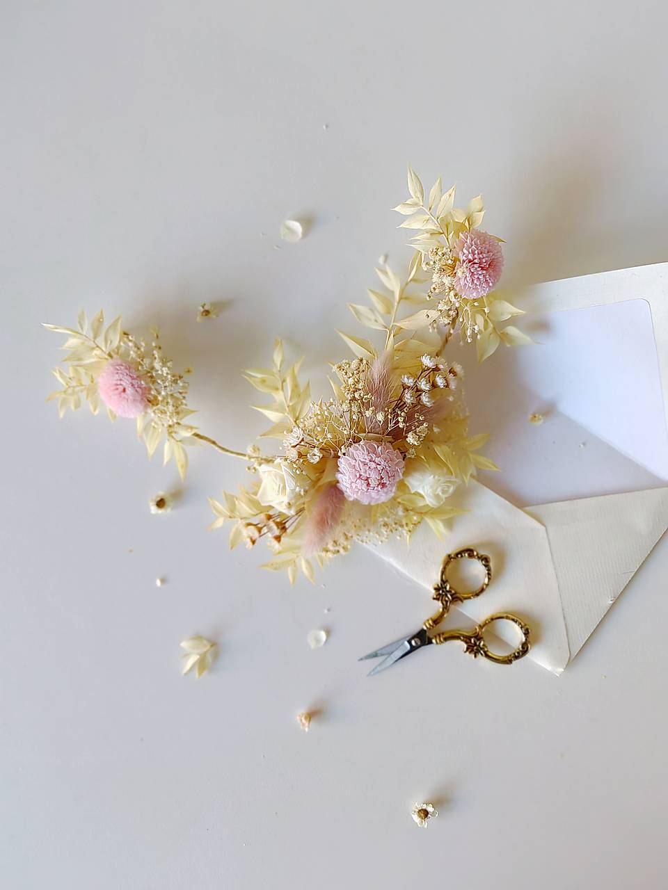 Kvetinová aplikácia "srdce na dosah" - ružovokrémová