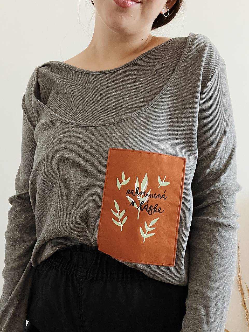 Upcyklované tričko na dojčenie ZAKORENENÁ V LÁSKE