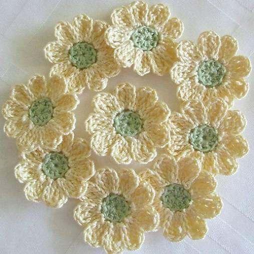 Materiál ručne robený - Kvietky z bavlny alebo vlny (Žlto-zelený kvietok) - 15920886_