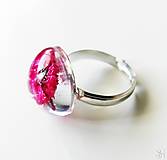 Prstene - Handmade živicový polguľový prsteň - cyklámenový kvet - 15922056_