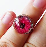 Prstene - Handmade živicový polguľový prsteň - cyklámenový kvet - 15922057_