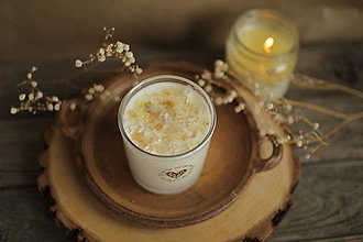 Svietidlá a sviečky - SÓJOVÁ sviečka v skle (kokos + škorica + KRYŠTÁĽ) - 15923034_