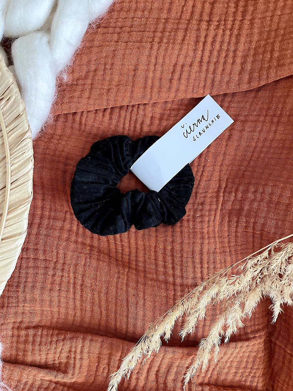 Upcyklovaná scrunchie (Čierna)