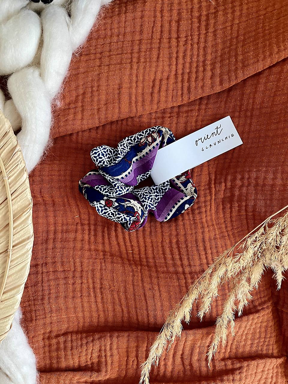 Upcyklovaná scrunchie (Orient)
