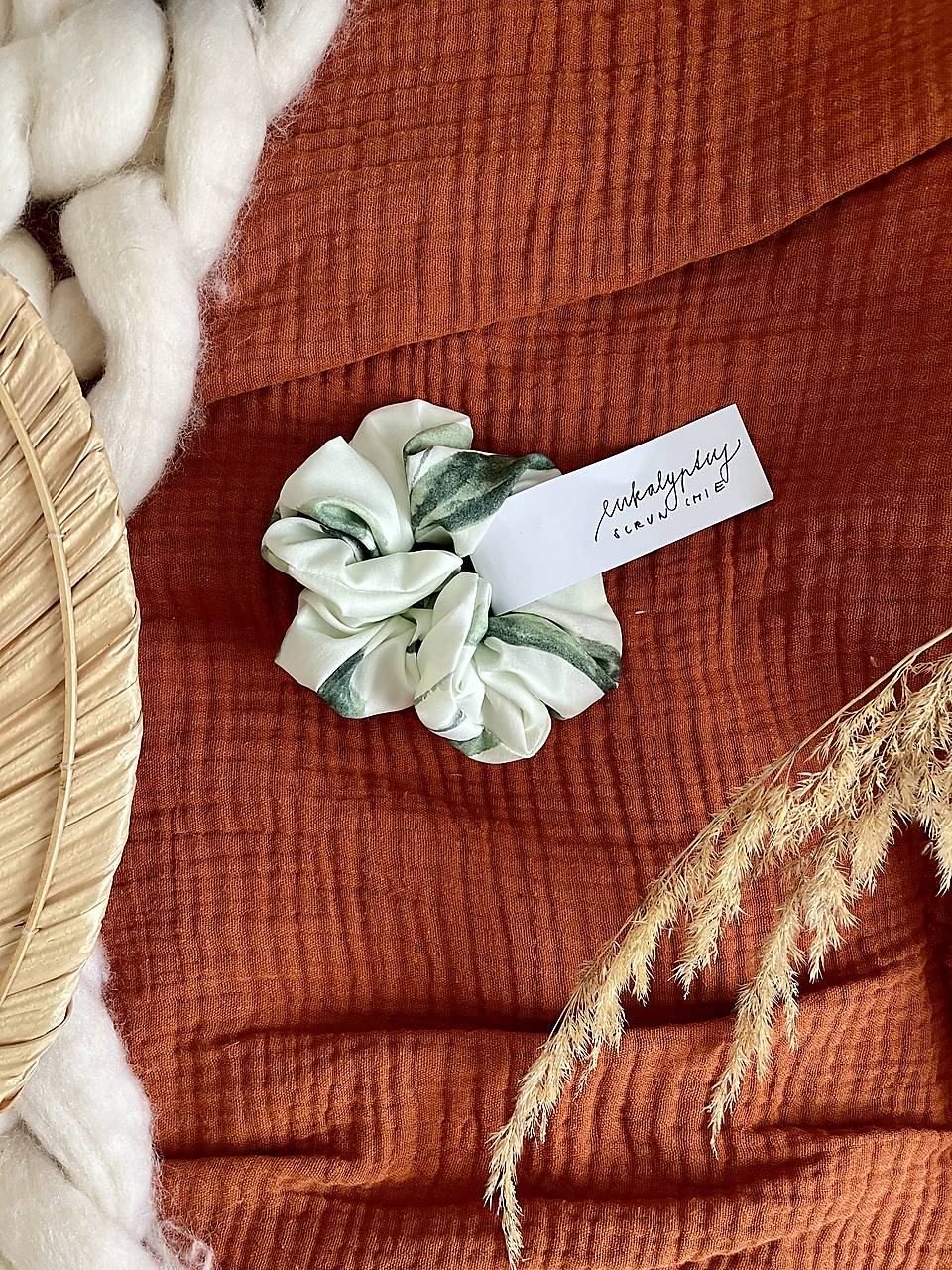 Upcyklovaná scrunchie (Eukalyptus)