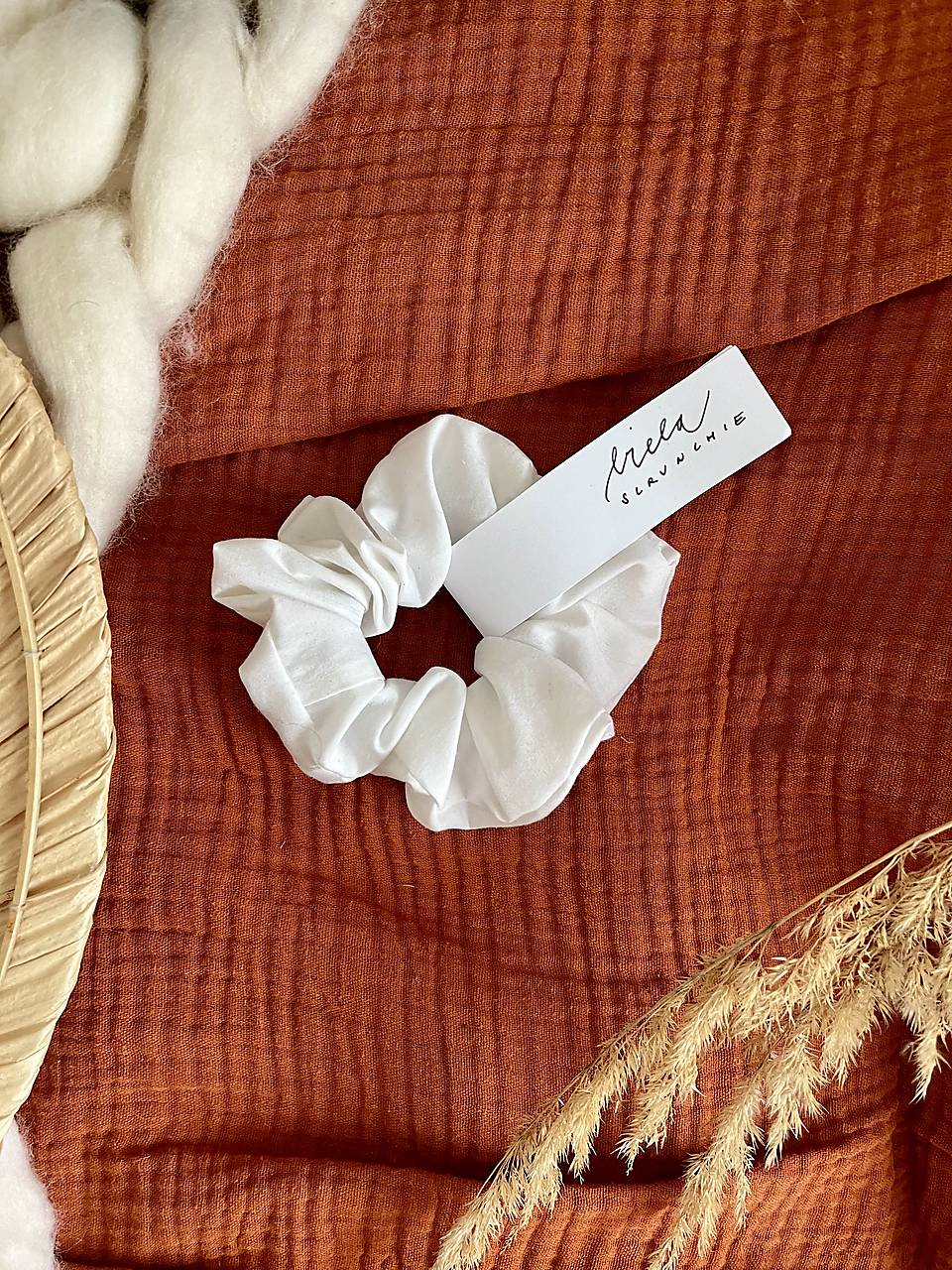 Upcyklovaná scrunchie (Biela)