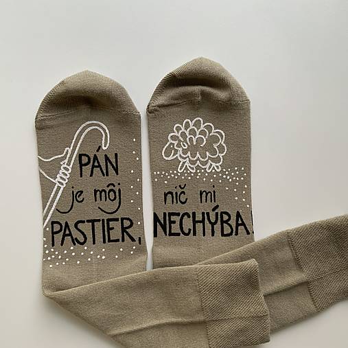Motivačné maľované ponožky s nápisom: "Pán je môj pastier, nič mi nechýba!" Béžové, skladom veľkosť 39-41