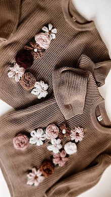 Detské oblečenie - Vyšívaný personalizovany sveter flower - 15924453_