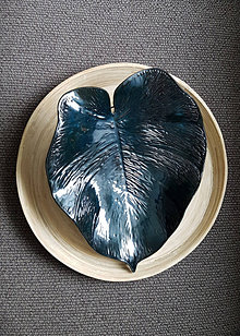 Nádoby - Midnight Leaf keramicky tanier - 15922633_