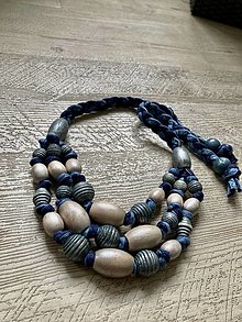 Náhrdelníky - Drevený náhrdelník v ocelovo modrej farbe - 15925957_