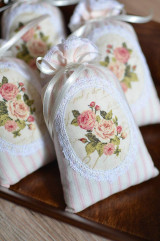 Úžitkový textil - Romantické ružové voňavé vrecúško - 15929288_