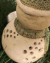 Svietidlá - Snehuliak na sviečku so zelenou čiapkou - 15931228_