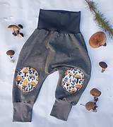 Detské oblečenie - Malý hubár...rastúce tepláky - 15938359_