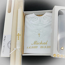 Detské oblečenie - Košieľka na krst k42 biela zlatá v darčekovej krabičke + krstová sviečka zlatý krížik - 15937816_