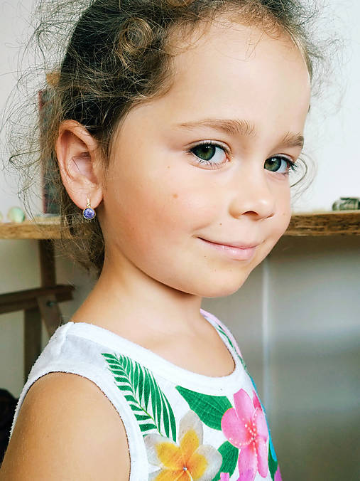 Detské zlaté náušnice so smaragdmi - MALÁláska