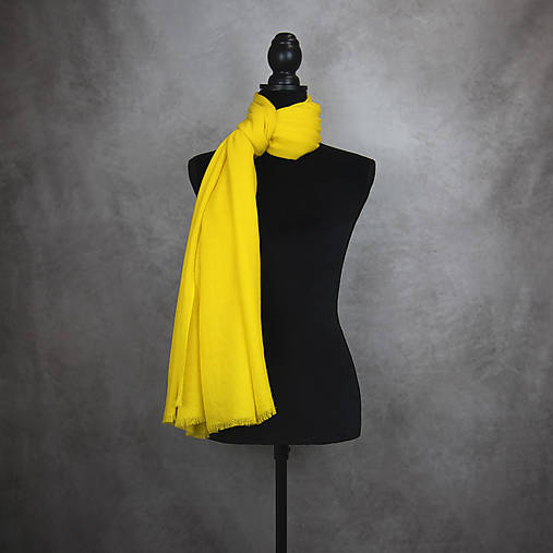 Šály a nákrčníky - Zimný šál z Merino vlny v žltej farbe - 15943512_