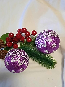 Dekorácie - Vianočné gule zdobené voskom-glitrové - 15944562_