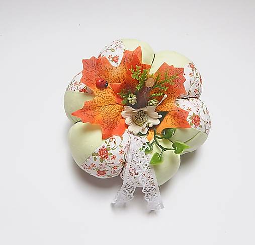 Dekorácie - Jesenná tekvička - väčšia, romantická marhuľové kvietky + zelenkastá - 15948621_