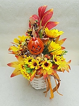 jesenná dekorácia s veselou tekvičkou