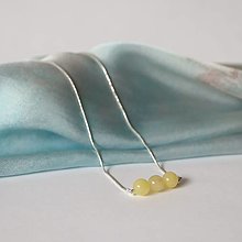 Náhrdelníky - Minimalistický strieborný náhrdelník s jantárom - 15951330_