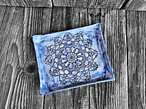 Nádoby - Hranatý tanierik Sedmikráska tmavo modrá 16,5x14cm - 15955513_