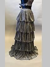 Sukne - Trblietavá volánová sukňa s rázporkom - strieborná - 15957767_