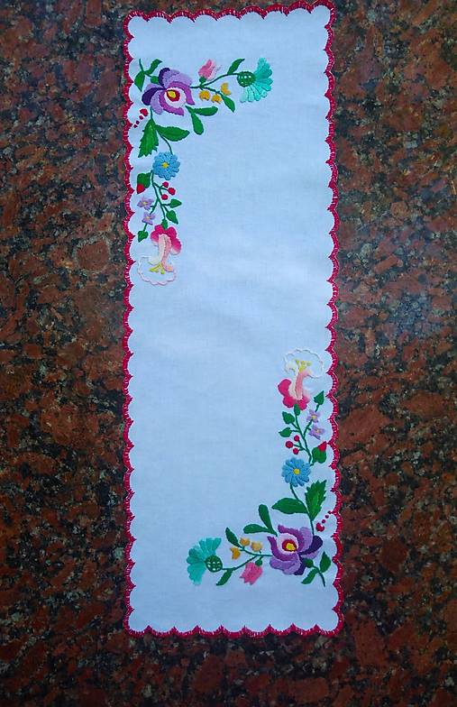 Úžitkový textil - Ručne vyšívaná dečka PS50 obdĺžnik 55x19cm - 15958273_