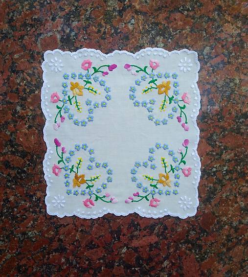 Úžitkový textil - Ručne vyšívaná dečka PS52 - 26x24,5cm - 15958688_