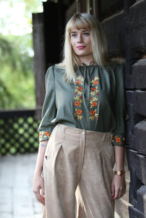 Blúzky a košele - Vyšívaná ľanová blúzka Vôňa drevenice - 15958846_