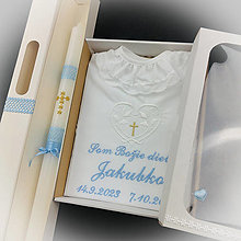 Detské oblečenie - Košieľka na krst k42 biela modrá v darčekovej krabičke + krstová sviečka zlatý krížik s modrou - 15957812_