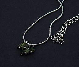 Náhrdelníky - Zelený turmalín, minimalistický náhrdelník, oceľ 316 L - 15962587_