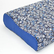 Úžitkový textil - Malé kvietky na tmavo modrej - obliečka na anatomický vankúš - 15963180_