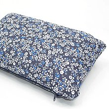 Úžitkový textil - Malé kvietky na tmavo modrej - obliečka na cestovný vankúš - 15963199_